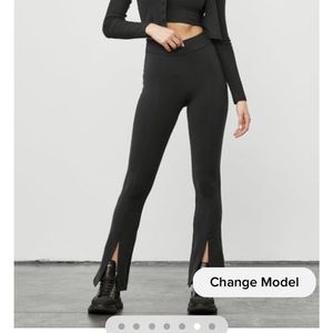 Never worn, tag still on Alo Yoga split hem leggings
